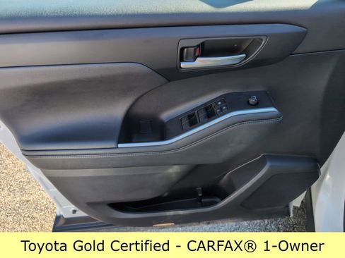 Certified 2023 Toyota Highlander XLE image 12