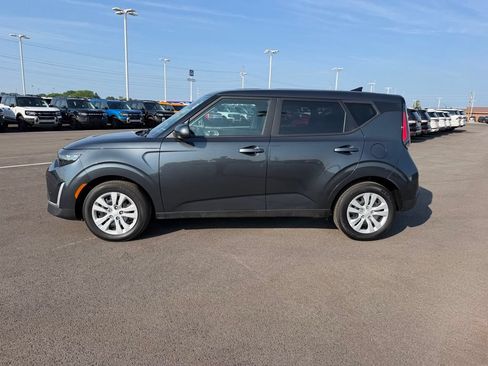 Used 2025 Kia Soul LX FWD image 8
