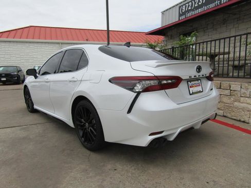 Used 2021 Toyota Camry XSE image 3