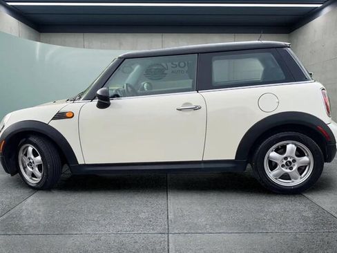 Used 2010 MINI Cooper Hardtop FWD image 2