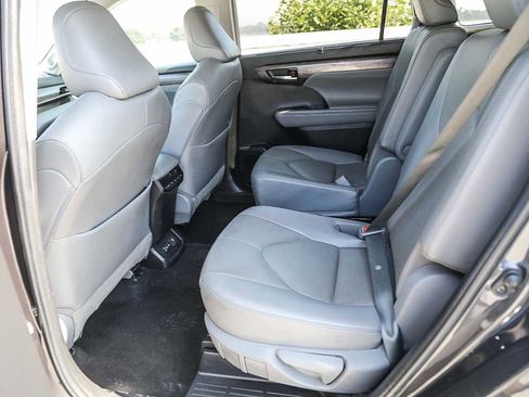 Certified 2022 Toyota Highlander Limited image 19