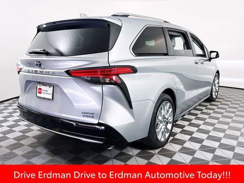 Certified 2021 Toyota Sienna Limited image 23