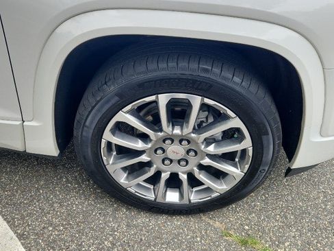 Used 2023 GMC Acadia Denali w/ Denali Technology Package AWD/4WD image 10