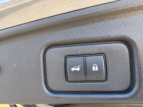 Certified 2025 Nissan Pathfinder SL image 10