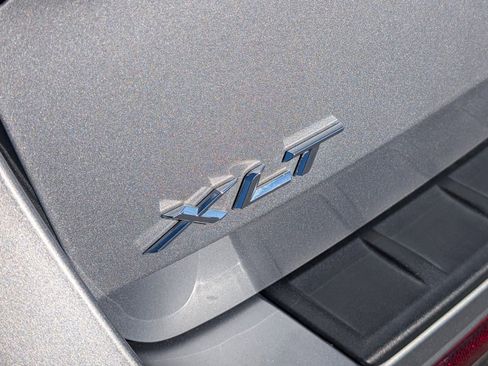 Used 2023 Ford Explorer XLT image 9