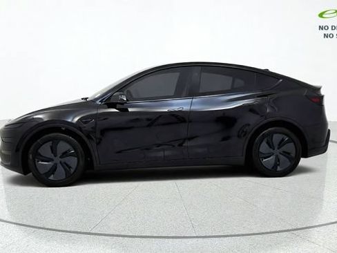 Used 2026 Tesla Model Y 2WD image 5