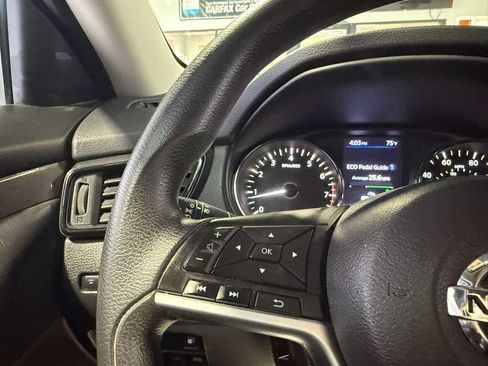 Used 2019 Nissan Rogue SV image 22