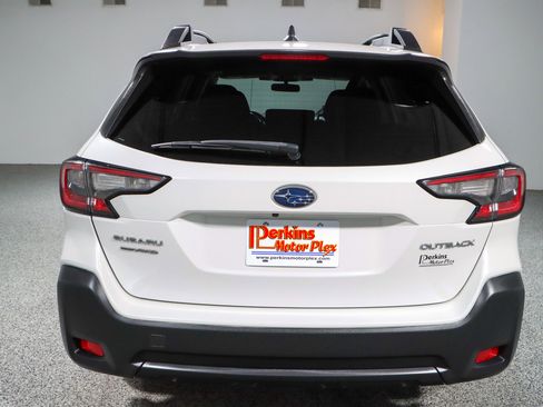 Used 2024 Subaru Outback Premium image 8