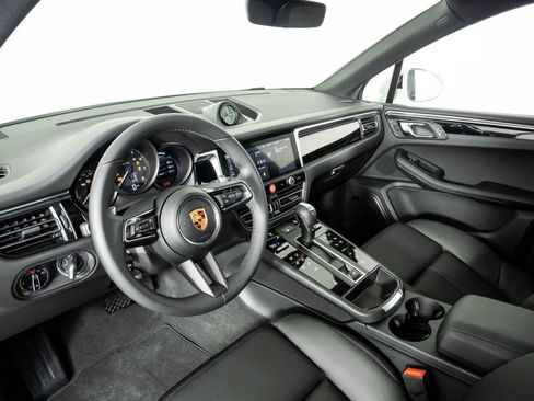 New 2026 Porsche Macan AWD/4WD image 4