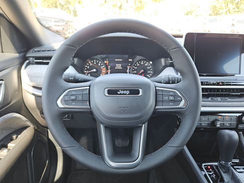 New 2026 Jeep Compass Latitude image 18