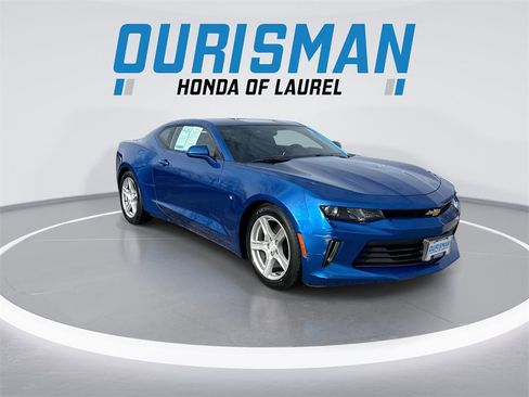 Used 2018 Chevrolet Camaro LT image 2