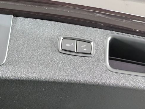 New 2026 Porsche Macan image 18