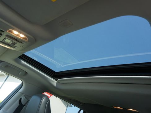 Used 2021 Toyota Highlander XLE image 11