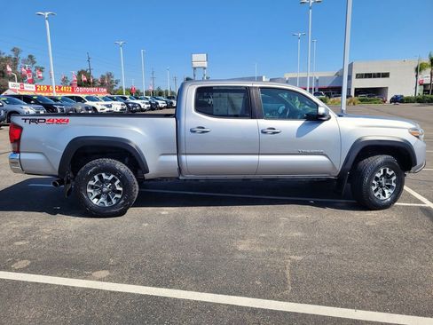 Used 2017 Toyota Tacoma TRD Off-Road w/ Tow Package AWD/4WD image 3