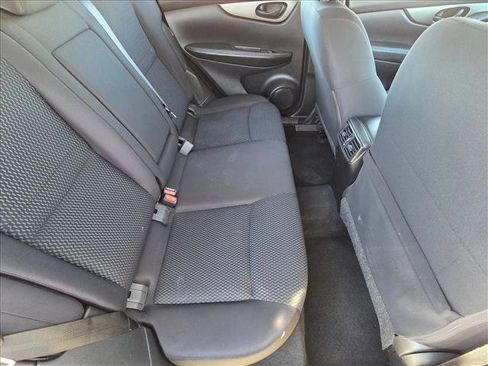 Used 2021 Nissan Rogue Sport S image 18