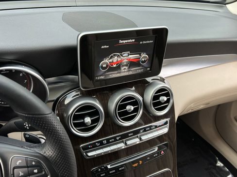 Used 2019 Mercedes-Benz GLC 300 4MATIC image 19