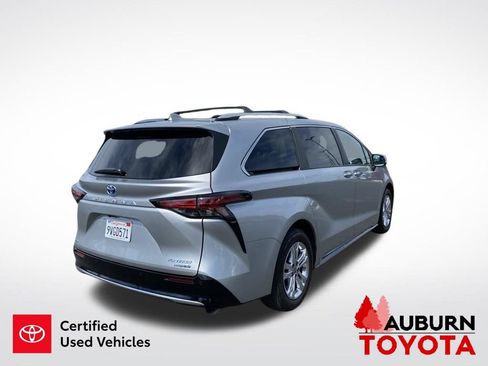 Used 2024 Toyota Sienna Platinum AWD/4WD image 8