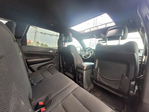 Used 2016 Jeep Grand Cherokee Laredo 75th Anniversary AWD/4WD image 13