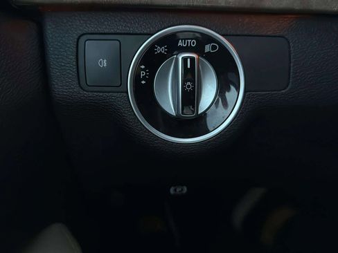 Used 2013 Mercedes-Benz E 350 Sedan image 33