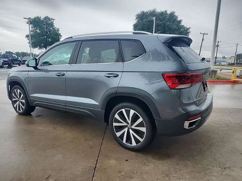 Used 2024 Volkswagen Taos SE FWD image 5