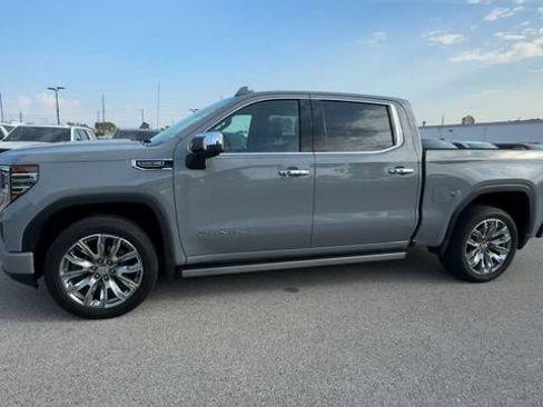 Used 2025 GMC Sierra 1500 Denali w/ Denali Reserve Package AWD/4WD image 6