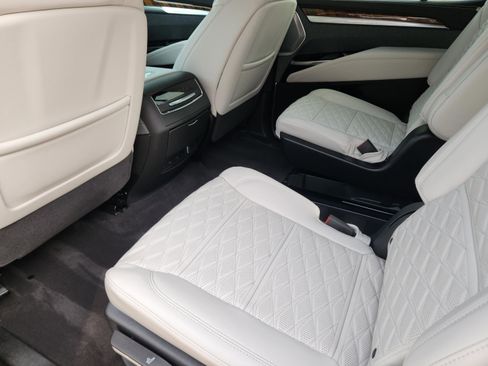 Used 2025 Cadillac Escalade Sport Platinum w/ LPO, Floor Liner Package image 31