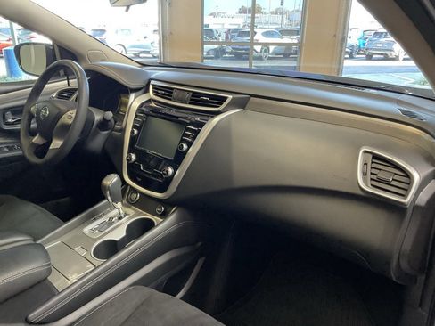 Used 2016 Nissan Murano SV w/ Premium Package image 18