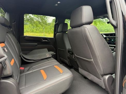 Used 2024 GMC Sierra 2500 AT4 w/ AT4 Premium Plus Package AWD/4WD image 10
