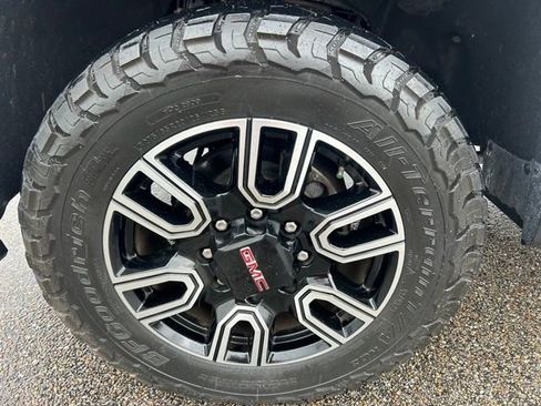 Used 2023 GMC Sierra 2500 AT4 w/ AT4 Premium Plus Package AWD/4WD image 10