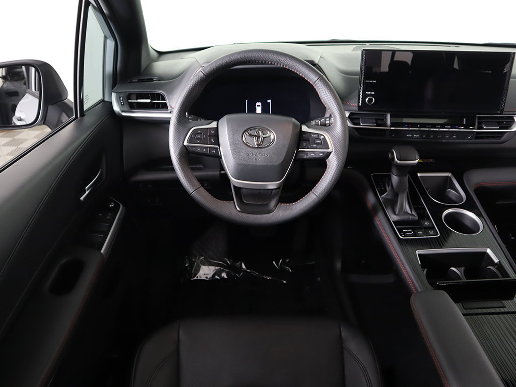 Used 2025 Toyota Sienna XSE FWD image 36