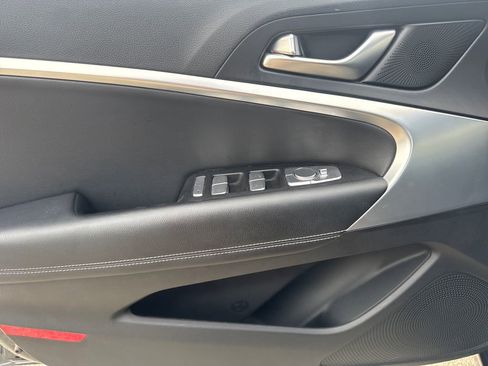 Used 2023 Genesis G70 2.0T RWD image 16