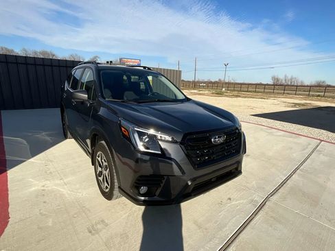 Used 2023 Subaru Forester Premium image 17