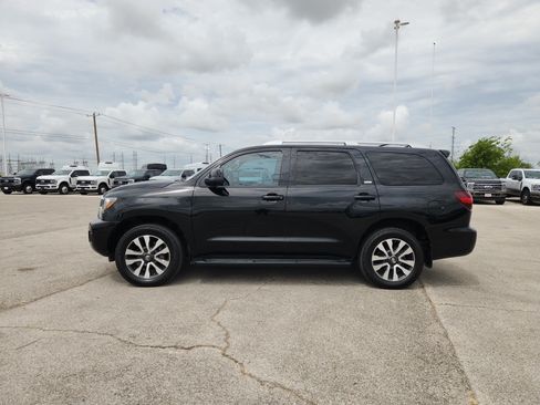 Used 2018 Toyota Sequoia SR5 RWD image 4