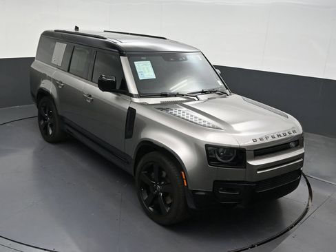 Used 2024 Land Rover Defender 130 X-Dynamic SE AWD/4WD image 21