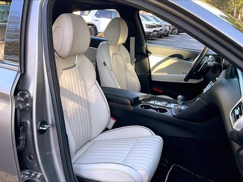 Used 2025 Genesis G70 3.3T Advanced RWD image 9