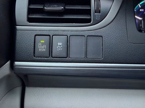 Used 2014 Toyota Camry XLE w/ Leather Package image 28