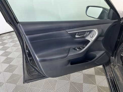 Used 2017 Nissan Altima 2.5 SR w/ Midnight Edition Package FWD image 10