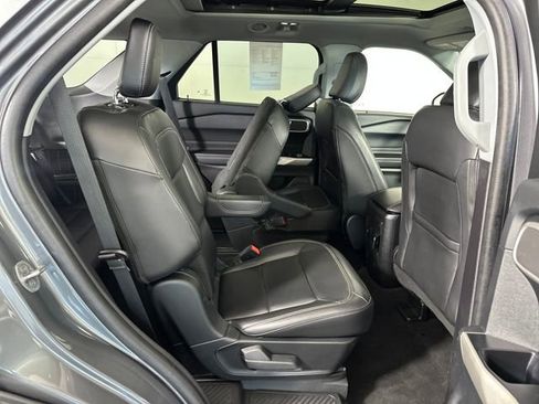 Used 2022 Ford Explorer XLT w/ Equipment Group 202A image 27