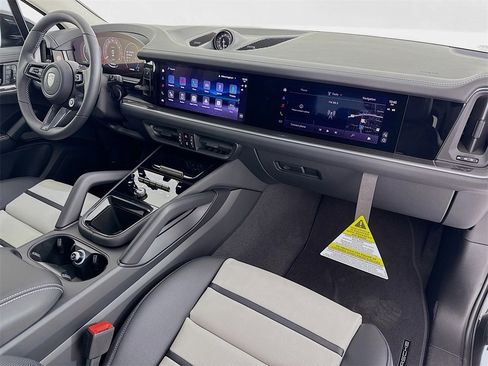 Used 2026 Porsche Cayenne Turbo image 31