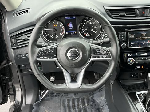 Used 2018 Nissan Rogue SV image 12