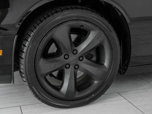 Used 2014 Dodge Challenger R/T image 41