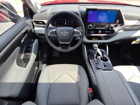 New 2026 Toyota Highlander Limited AWD/4WD image 6