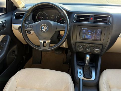 Used 2012 Volkswagen Jetta TDI FWD image 12
