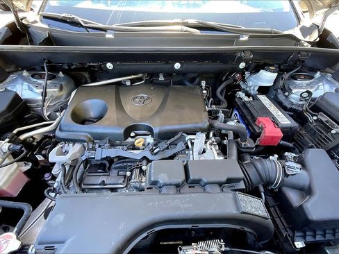 Used 2019 Toyota RAV4 XLE image 9