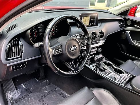 Used 2019 Kia Stinger Premium image 16
