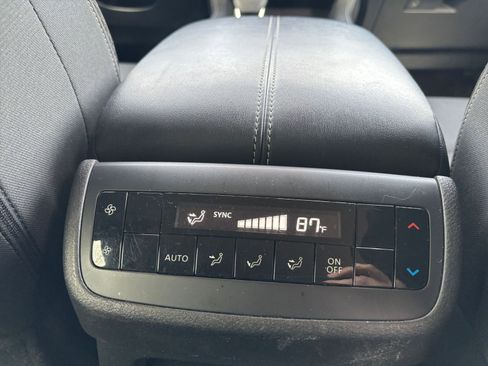 Used 2025 Nissan Pathfinder SV image 27