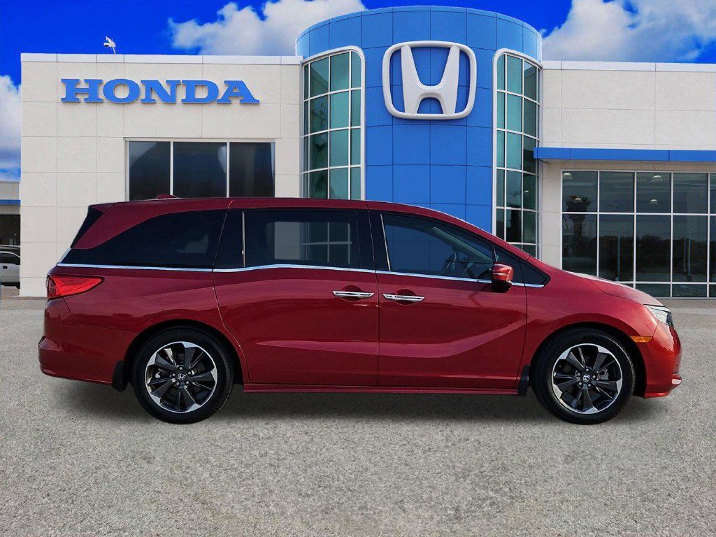 Used 2023 Honda Odyssey Elite image 2
