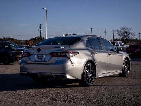 Used 2023 Toyota Camry SE image 5