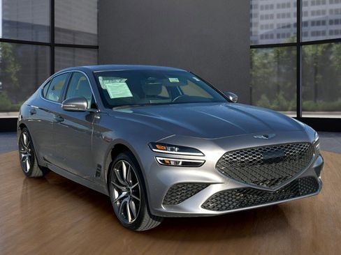 Used 2025 Genesis G70 2.5T image 8