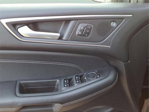 Used 2022 Ford Edge Titanium image 13